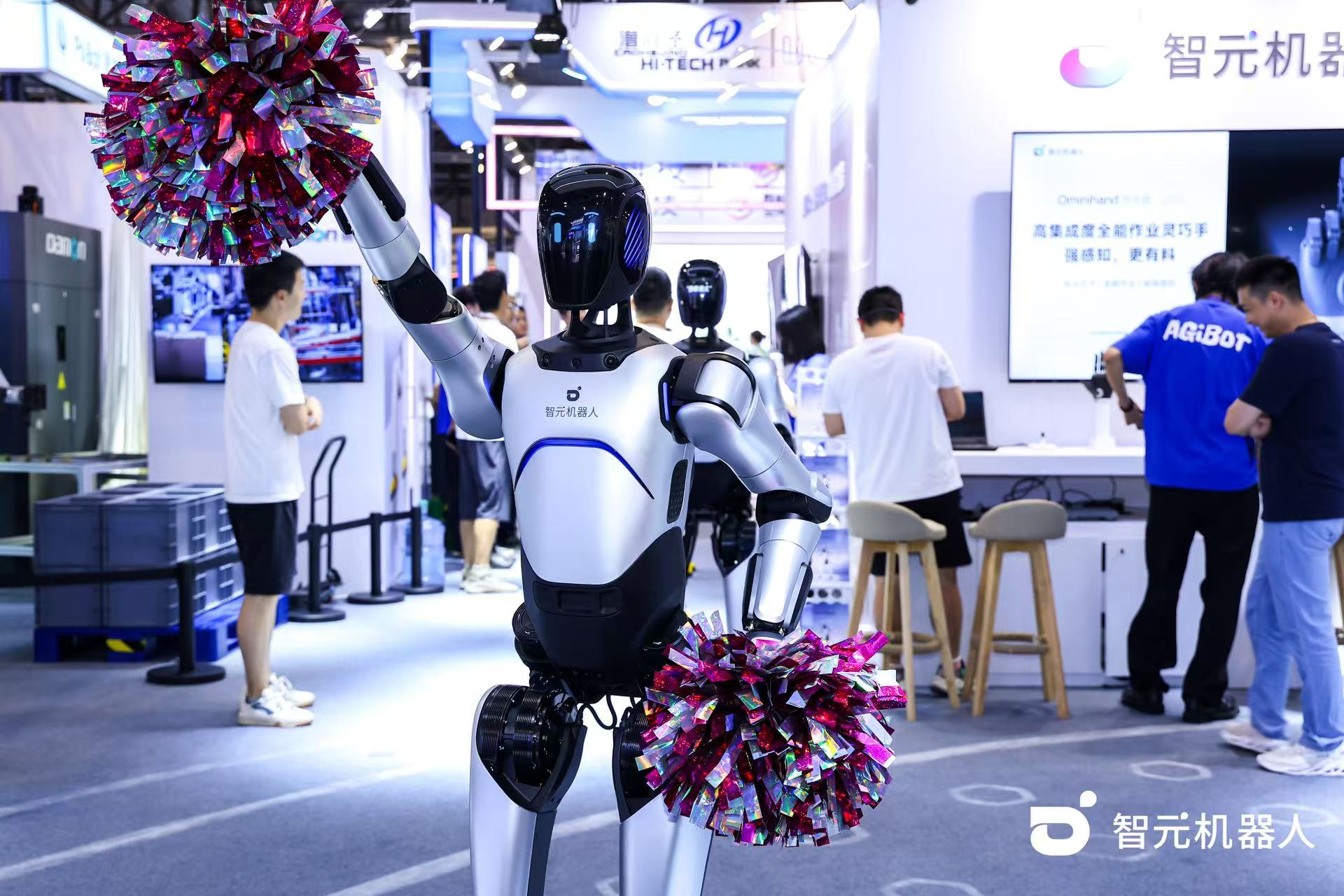 公海jcjc5500机器人 WAIC 首日展台火爆，机器...